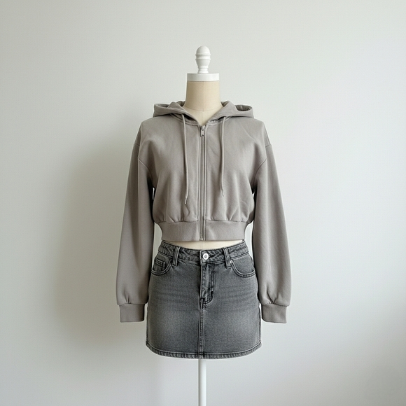 H&M Divided Light Gray Cropped Zip-through Hoodie - Picture 1 of 8